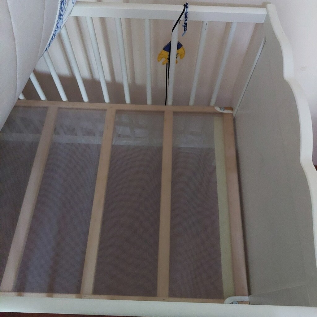 ikea bebek karyolasi +yatağı +yatak koruyucu alezi +yastık +yan minder - 9