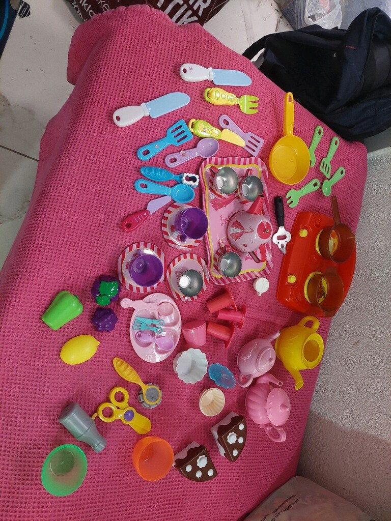 Oyuncak mutfak malzemeleri.