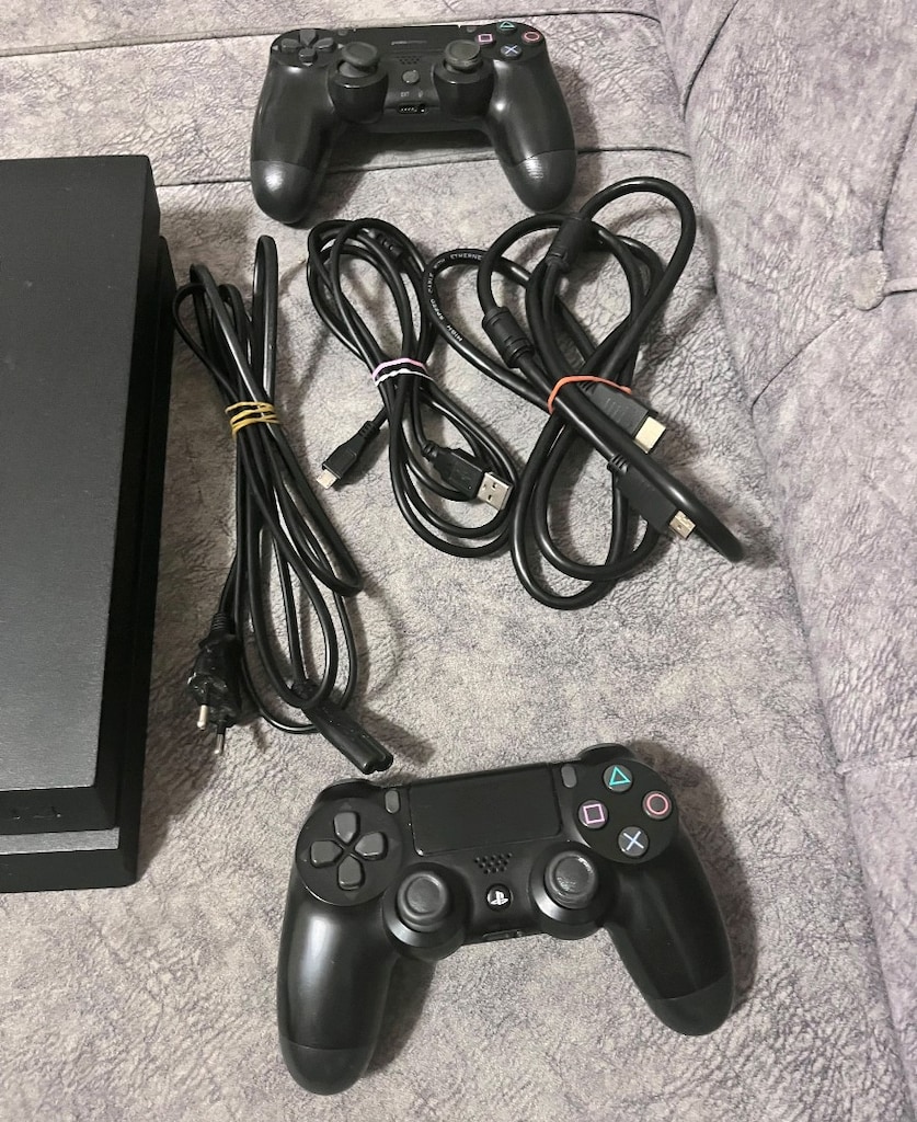 Acil PlayStation 4 - 2