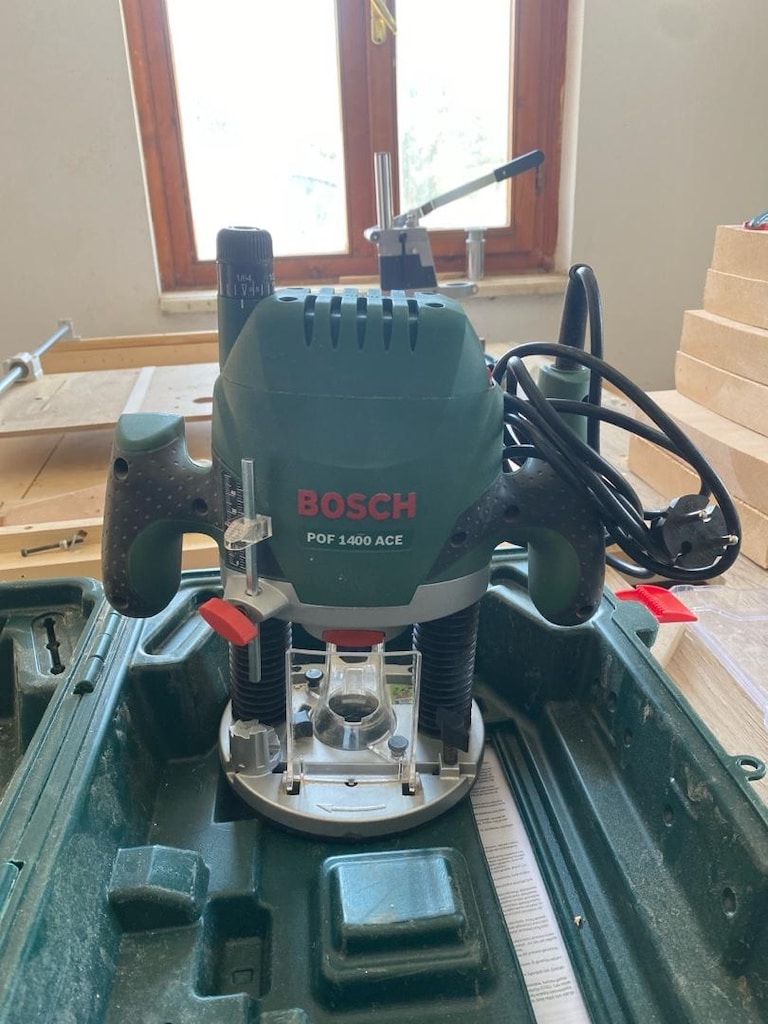 BOSCH POF 1400 ACE Freze + 15 Parça Profesyonel Uç Seti