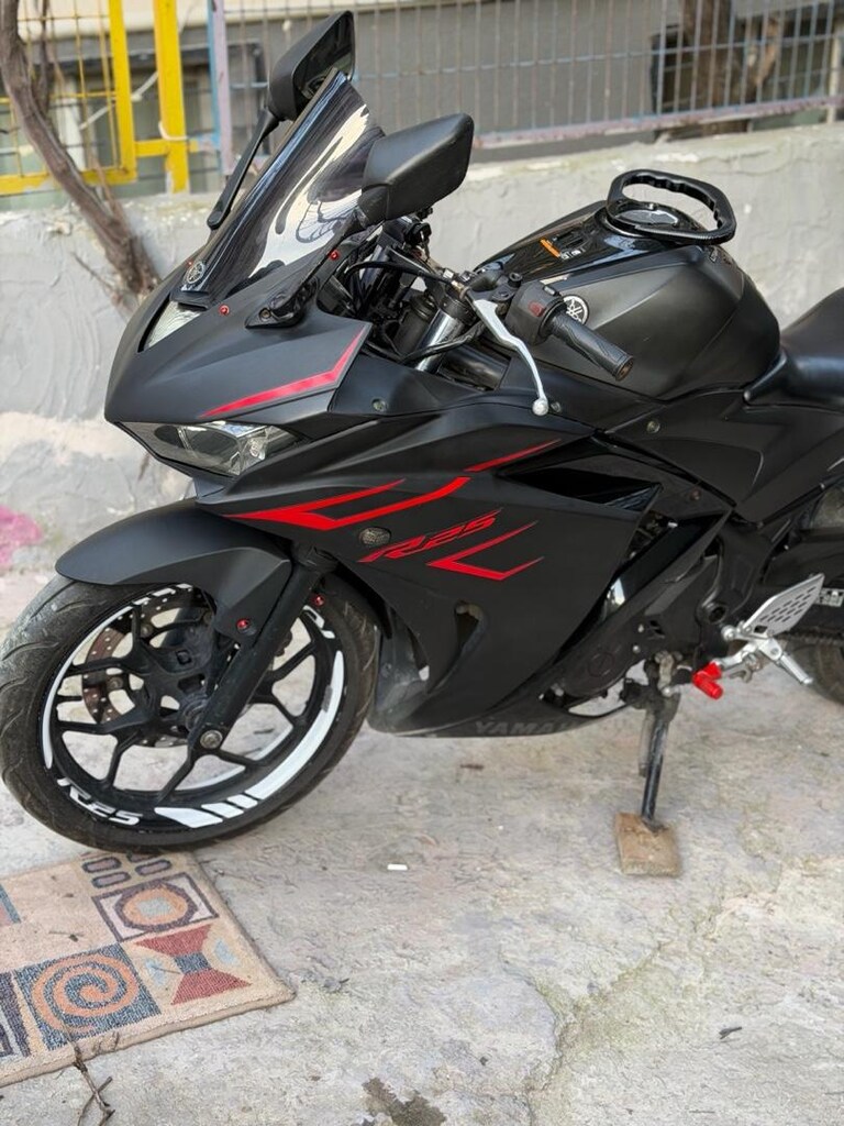 Yamaha YzfR25 - 5