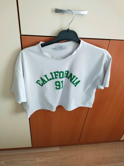 TRENDYOL MİLA 36 BEDEN...CROP TİŞÖRT