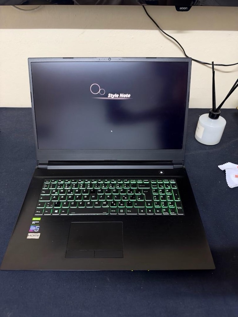 One Gaming Oyuncu Laptop 17’inç- Acil - 2