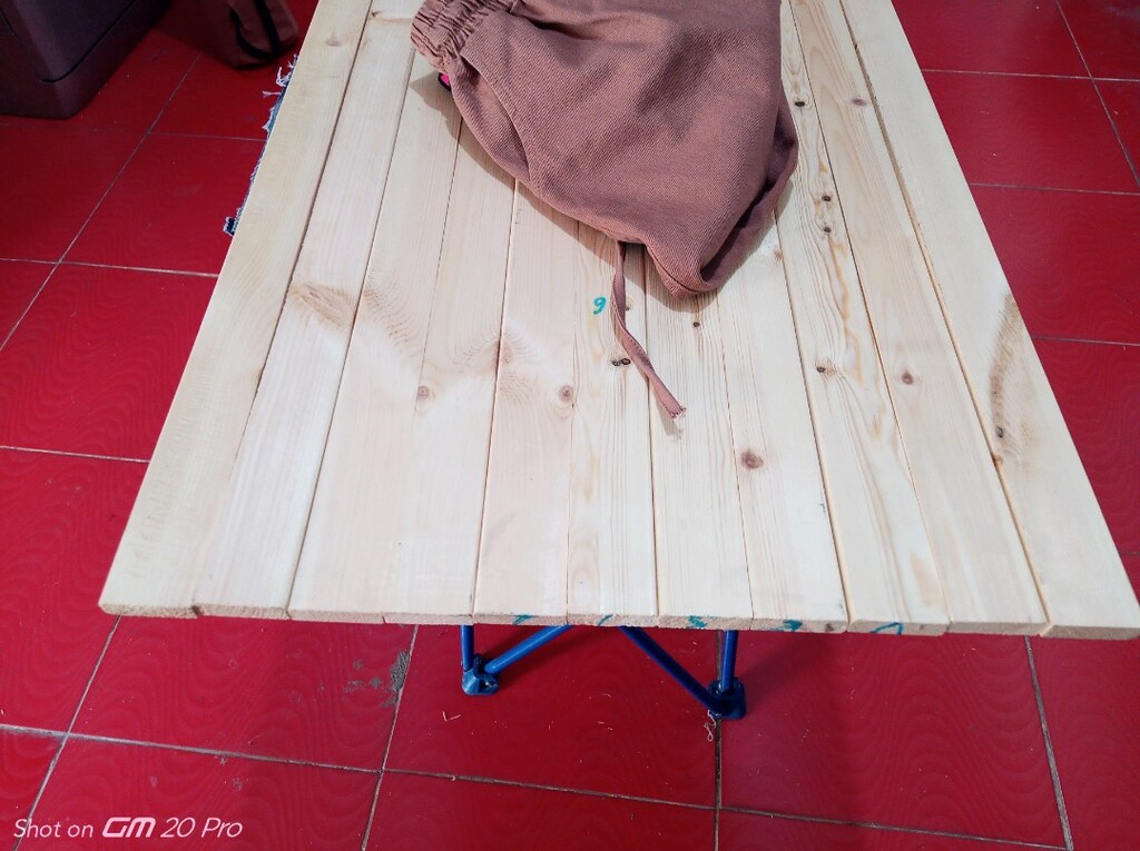 2. el katlanır 4 sandalye 1 masa kiliflariyla beraber 2450 tl - 3
