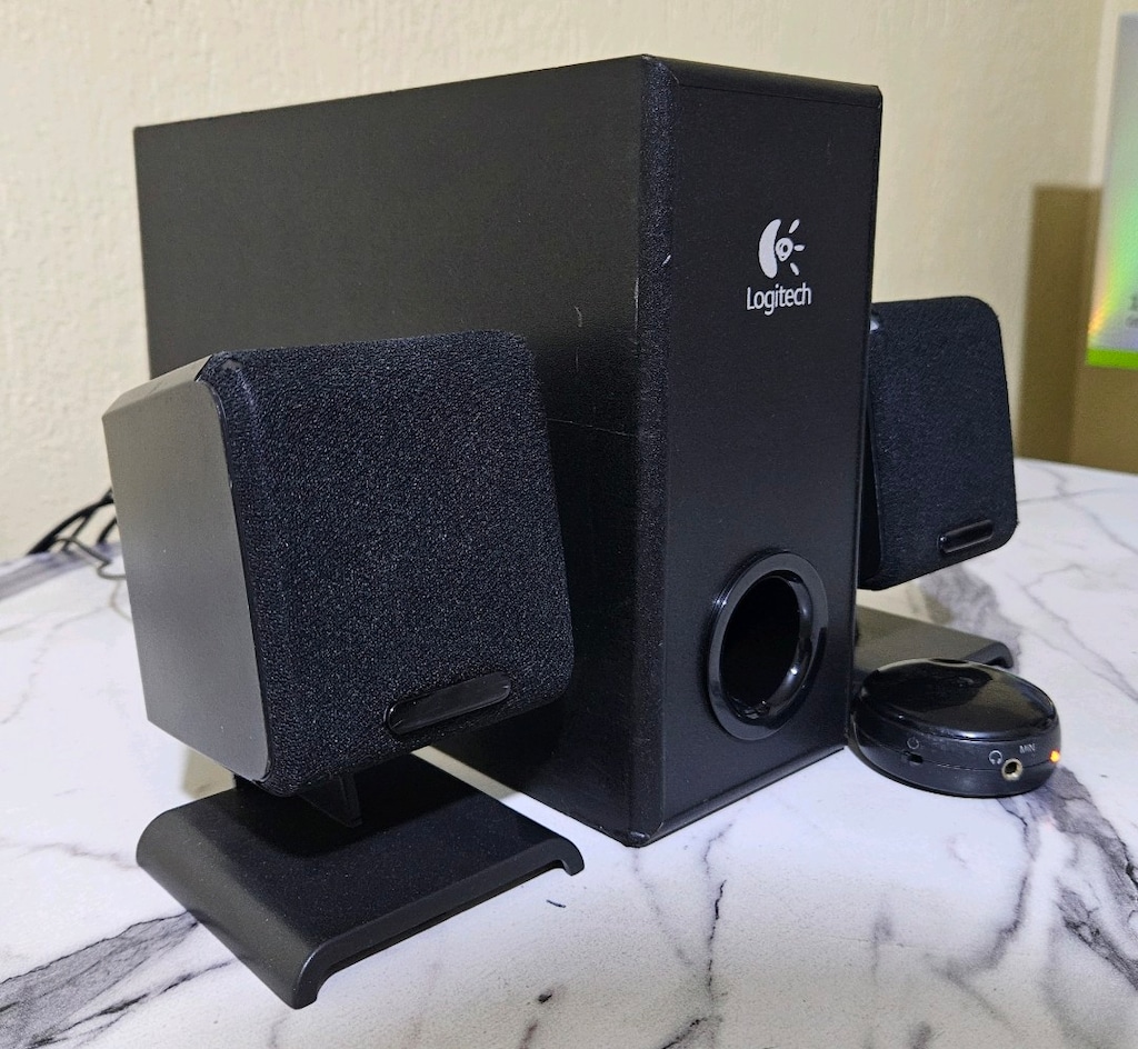Logitech S220 2+1 Ses Sistemi Çok Temiz 17Watt RMS - 2