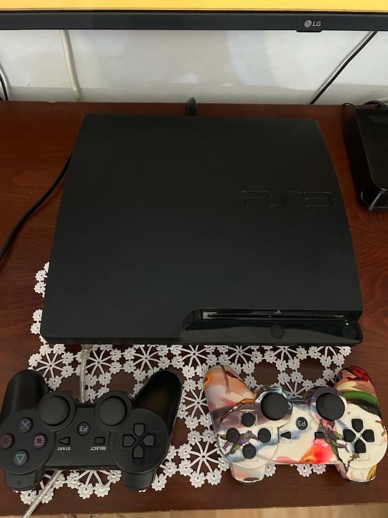 PS3 iki kol ve içinde güncel oyunlar yüklü - 2