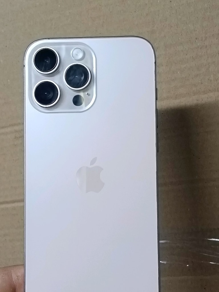 apple 16 pro Max - 3