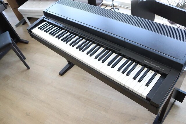 yamaha clavinova clp 100 dijital piyano 76 gus farkli sesler de mevcut