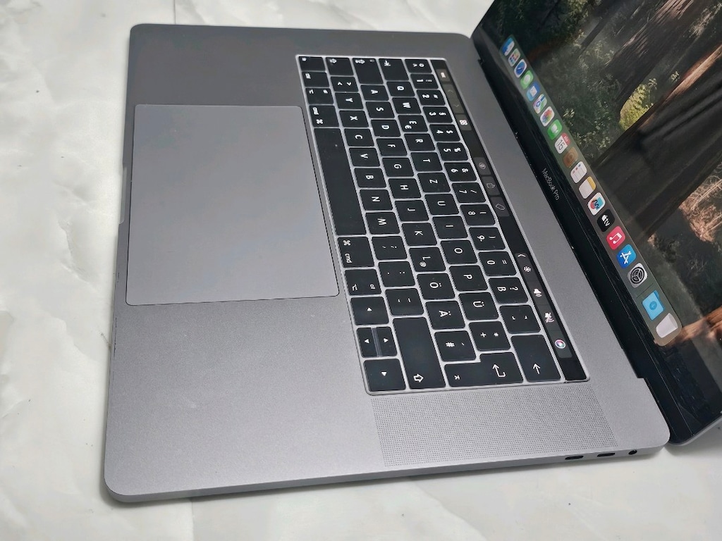 Macbook Pro i9 32GB Ram 2TB SSD 15 inç YD Klavye - 2