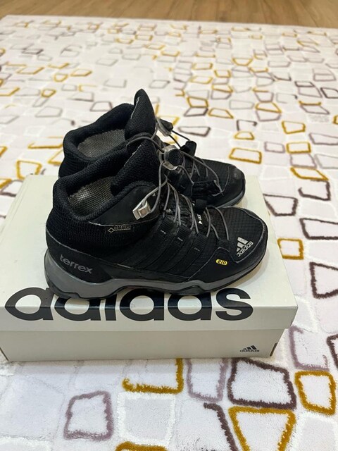 28.5 numara adidas terrex bot