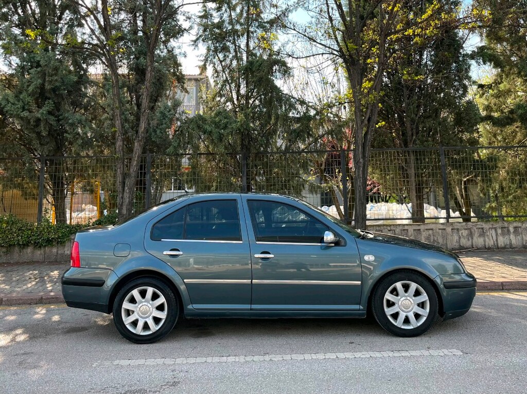 VOLKSWAGEN BORA 1.6 - 4