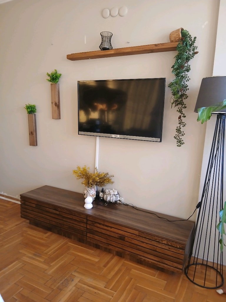 TV sehpası+TV rafı+ışıklı duvar süsü 2 li+2 adet yan sehpa+2 petek üst - 2