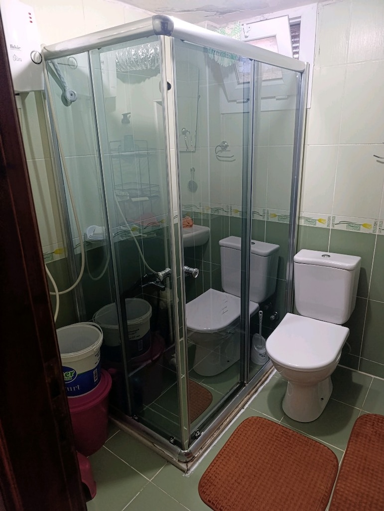 duşakabin klozet lavabo