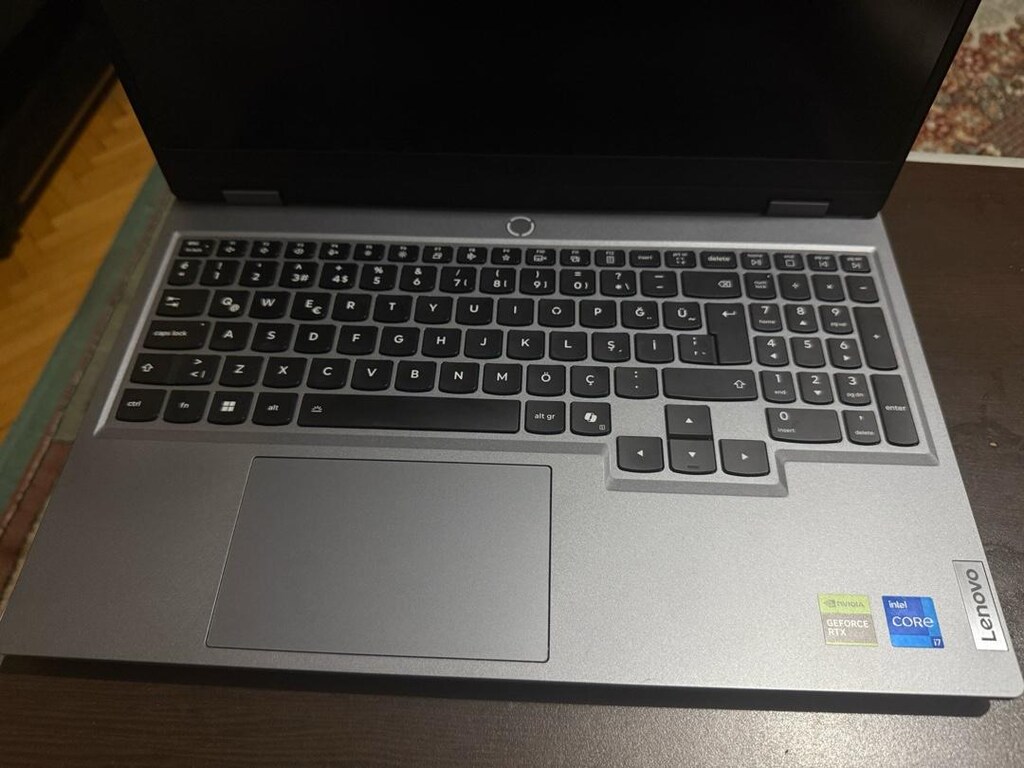 Lenovo LOQ - 3