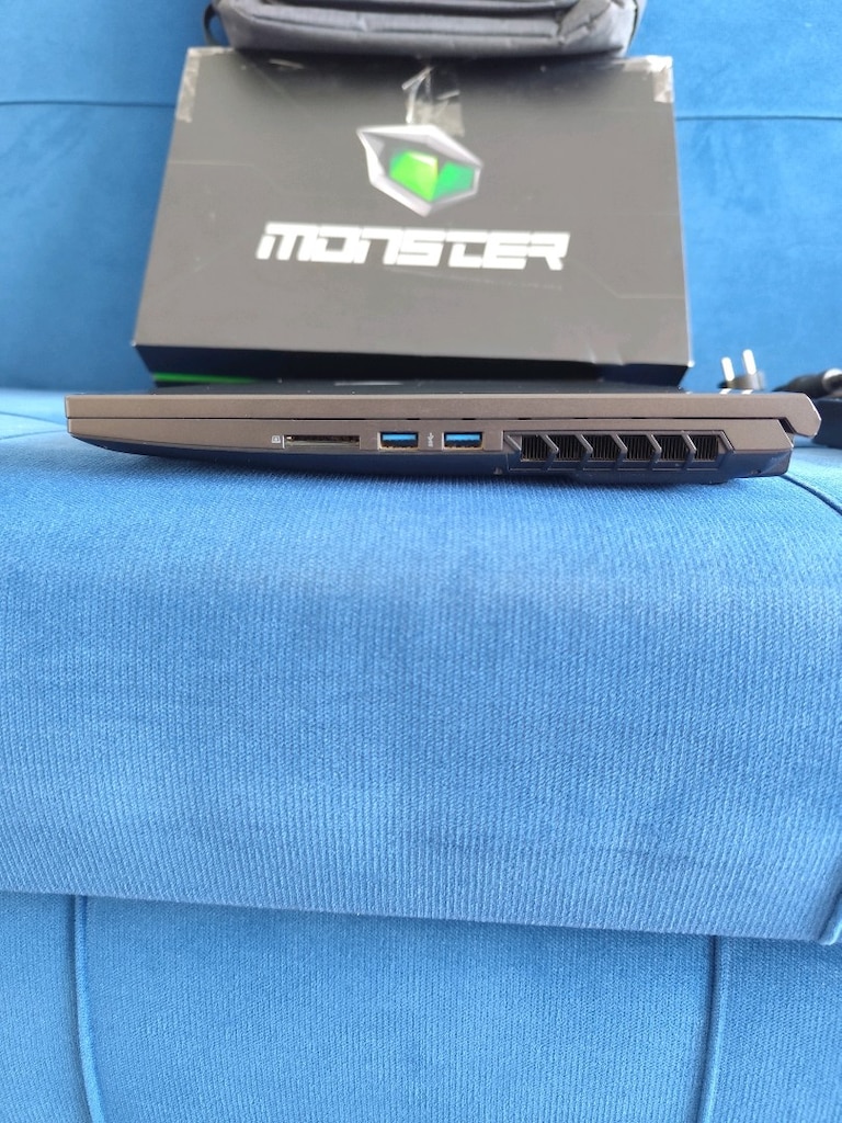İ7 13700H + 6 GB RTX 4050 140W + 16 GB + SSD Monster Oyun Çizim Laptop - 9