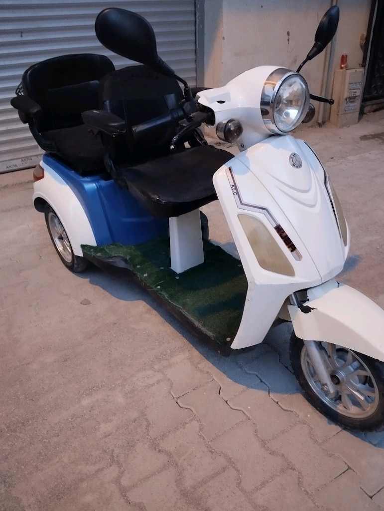 3 tekerlekli elektirikli motor aküleri güzel 5 akülü herşeyi çalışıyor - 2