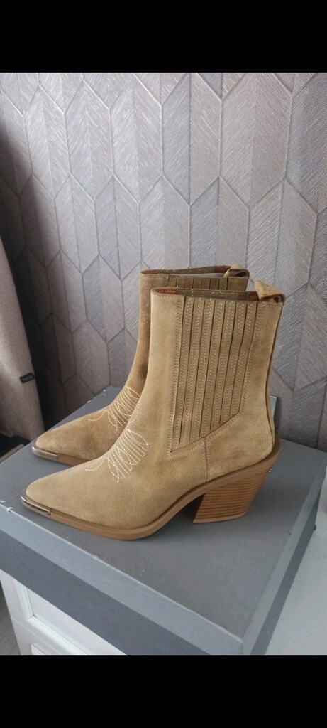 YENi LOiE marka bot - 4
