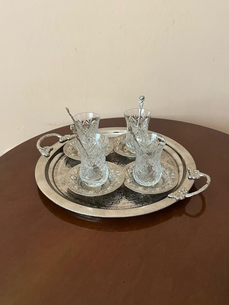Özel Kesme Cam 4 Kişilik Gümüş Rengi Tepsili Çay Takımı - 3