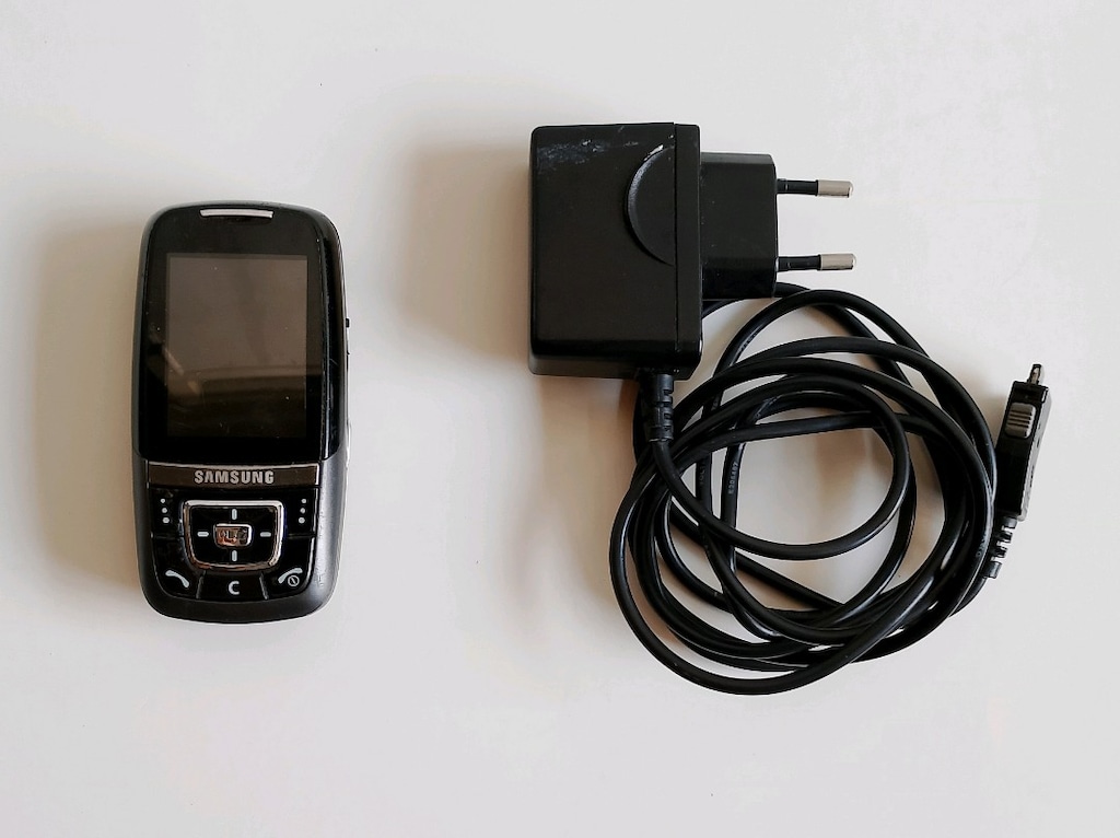Samsung SGH-D600 Telefon Kayan Kapaklı Cep Telefonu Nostaljik - 3