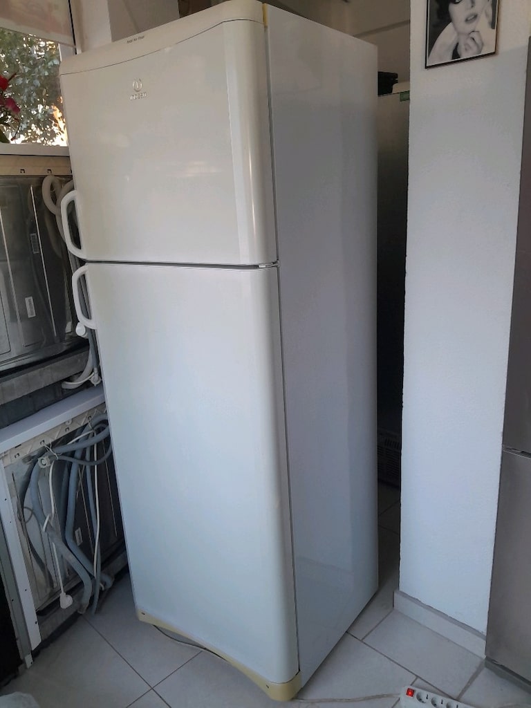 Temiz sağlam çalışır durumda ariston marka no frost buzdolabı - 3