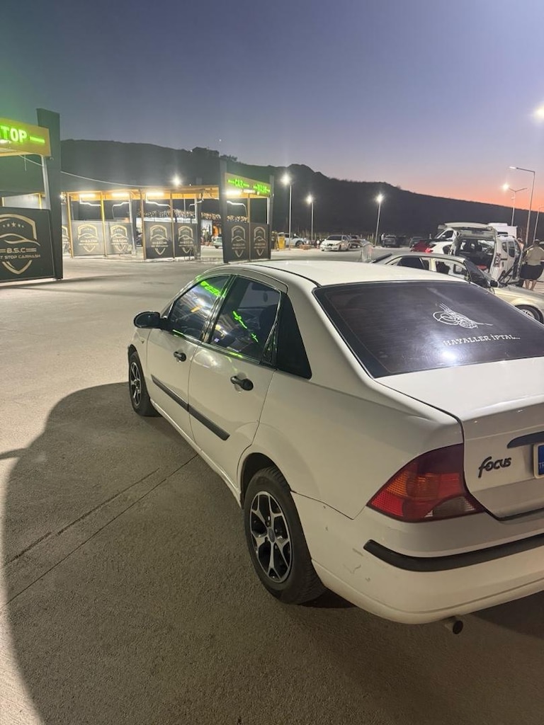Ford Focus 1.4 - 2