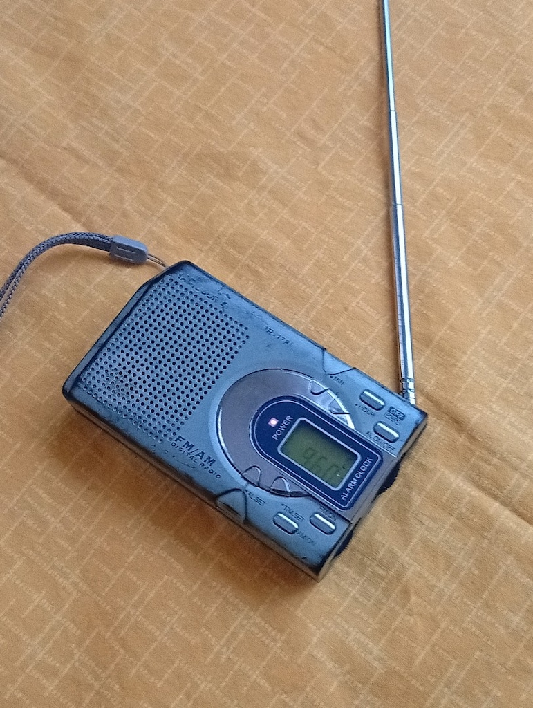 radyo meraklısına sahibinden ikinci el olarak çalışır durumda teslim - 2