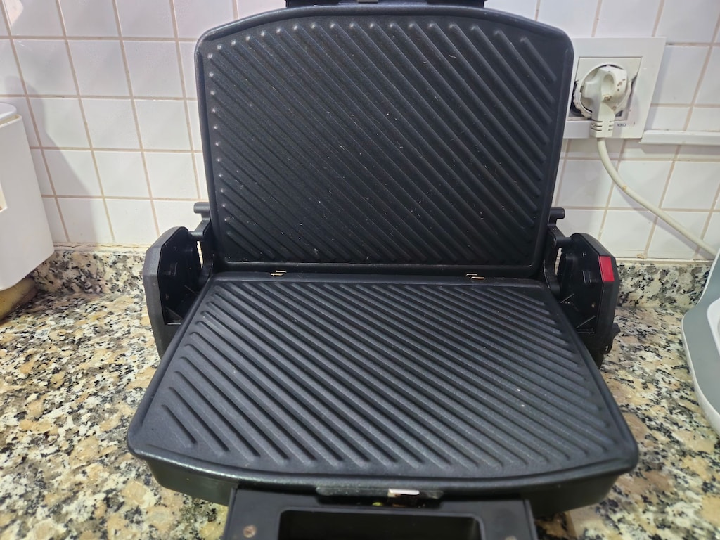 Karaca Future Essential Tost Makinesi Matte Black 1800 W - 3