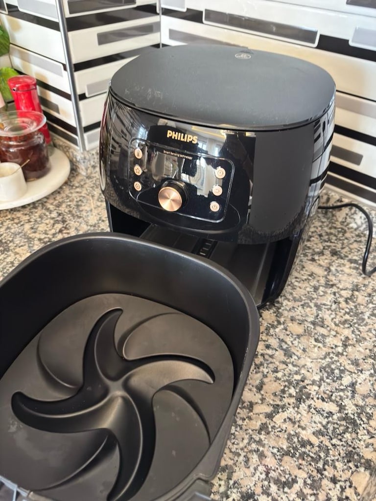 Temiz az kullanılmış Philips HD9867/90 Premium Airfryer XXL Fritöz - 3