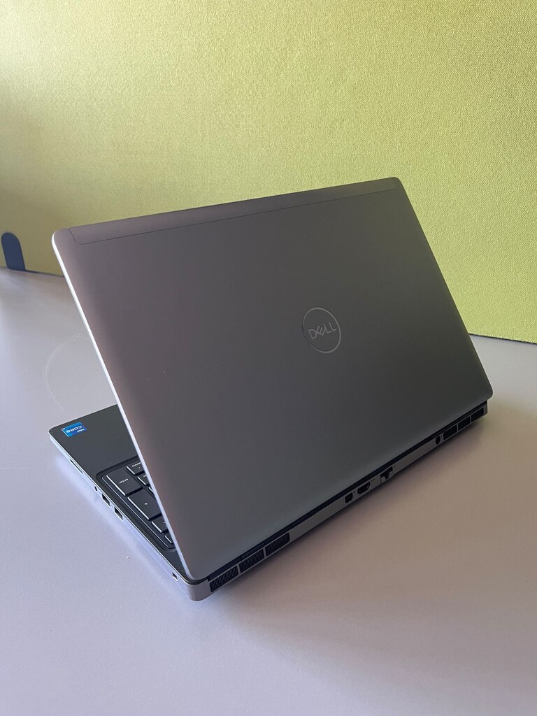 DELL Precision7560 i7-11800H /32GB RAM /512GB SSD/ Workstation - 3