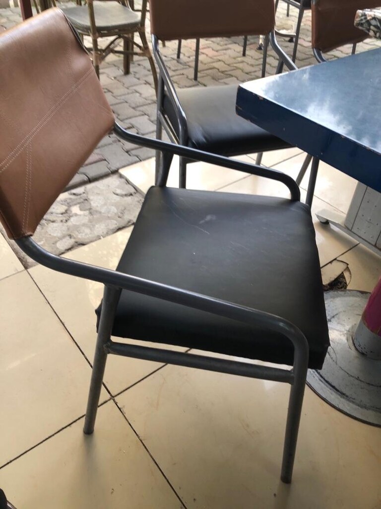 sandalye 10 adet.Adet fiyatı 600₺ 6000₺toplam. - 2