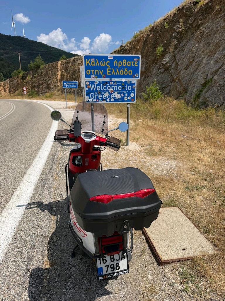 ülkeler arası yol yapmış 125 CC scooter