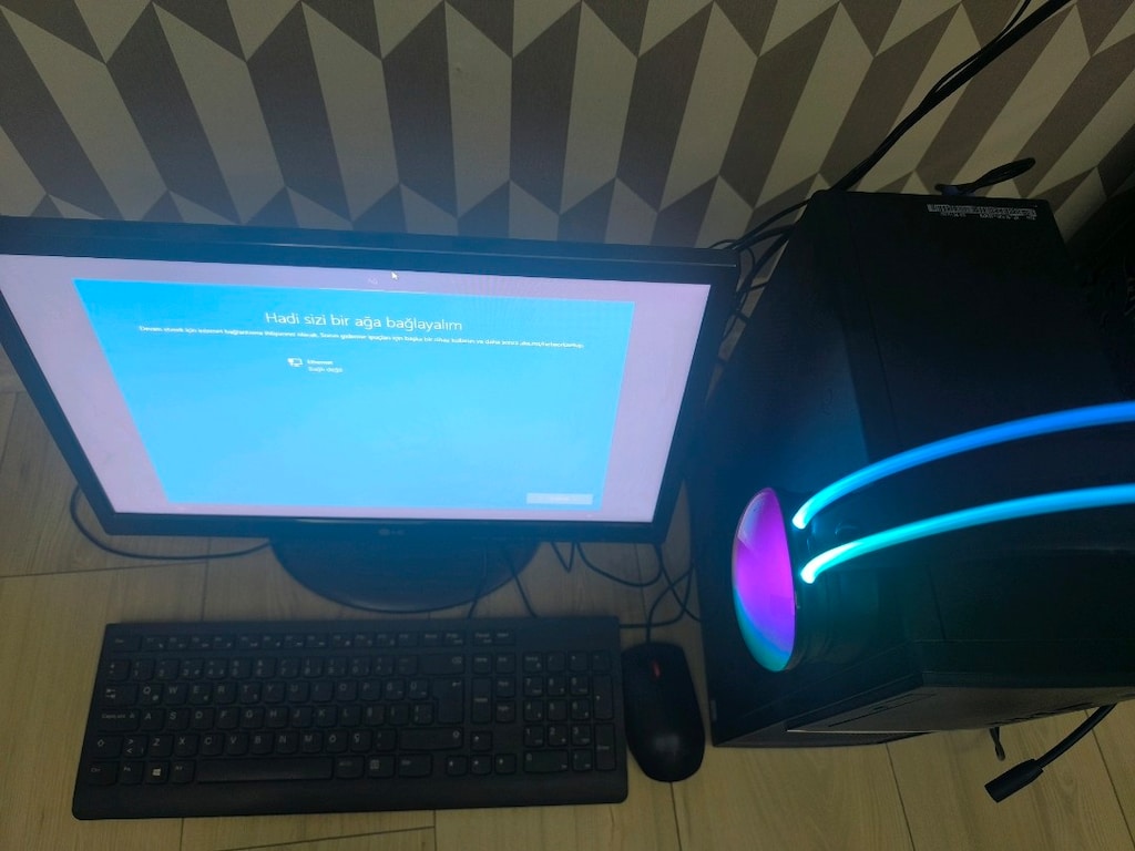 Lenovo V530 Tower (10TV001DTX) - 4