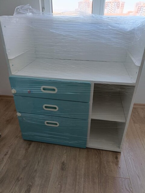 Ikea Bebek odası dolap ve alt değiştirme masası