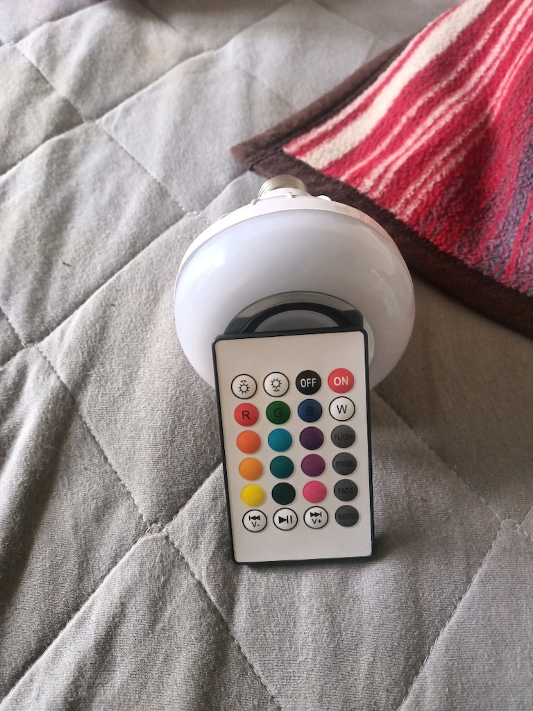 5M 12W Kumandalı RGB Bluetoothlu Hoparlörlü Ampul - 2