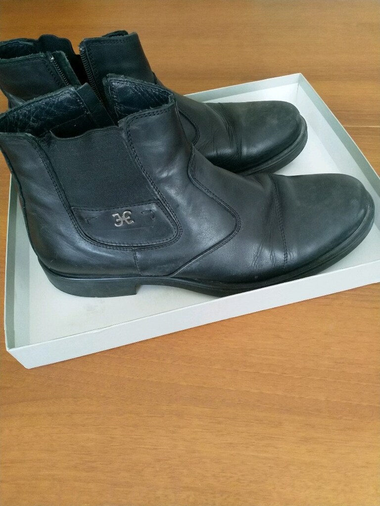 Siyah deri 43 numara erkek bot, iyi durumda.Muğla merkez elden teslim. - 2