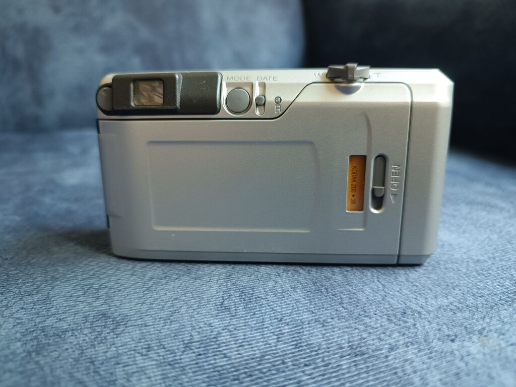 Konica Lexio 70W 35mm Nokta ve Çekim Film Kamerası - 4