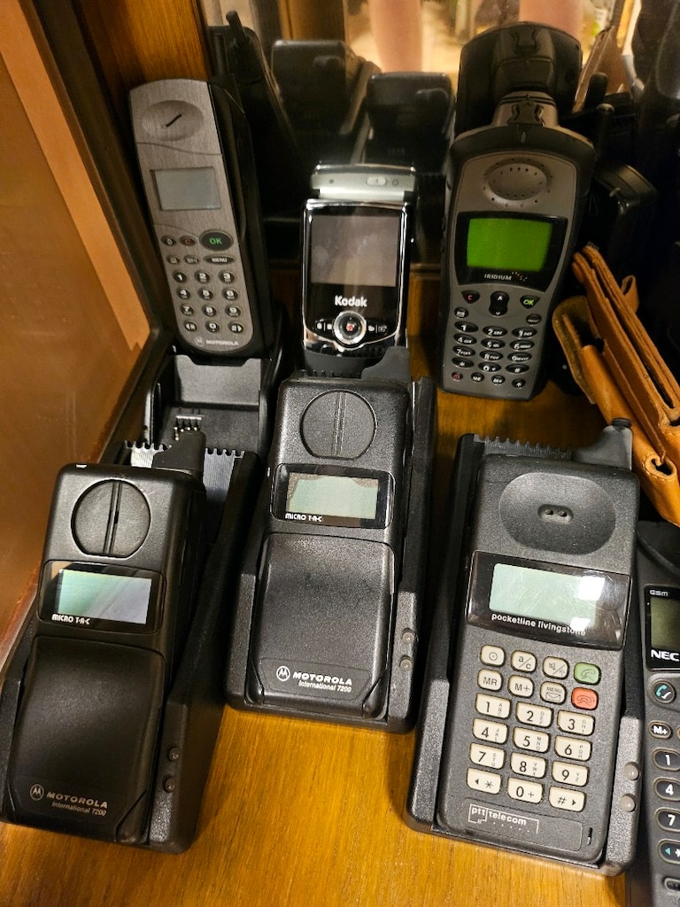 ANTİKA CEP TELEFONU KOLEKSİYONU - 3