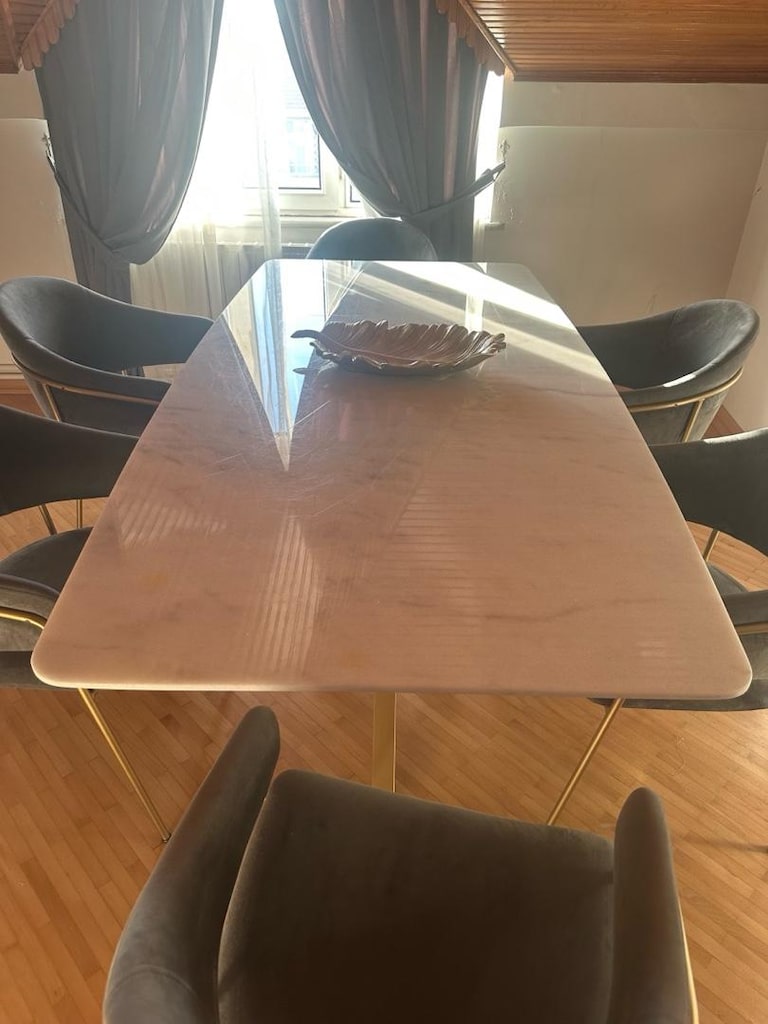 MERMER MASA VE 6 adet sandalye - 6