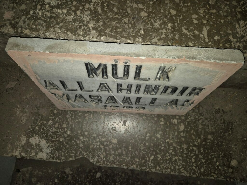 Mülk Allahındır yazısı mermer - 2