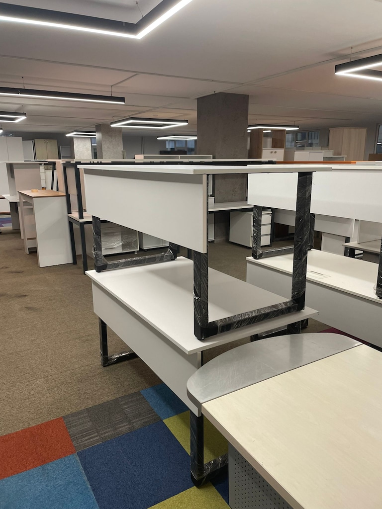KLAS OFİS ÜSKÜDAR 140x80 BEYAZ ÇALIŞMA MASASI SIFIR ÜRÜN - 3