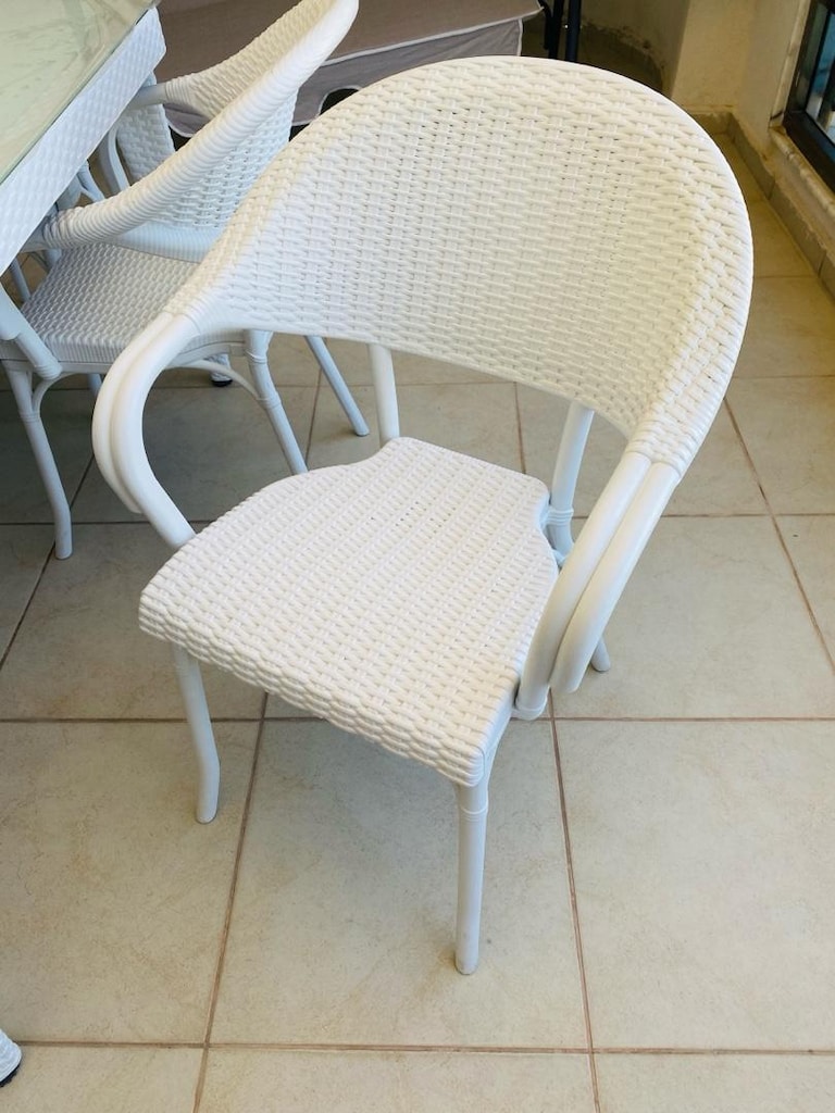 beyaz rattan 6 kişilik cam masa sandalye takımı - 3