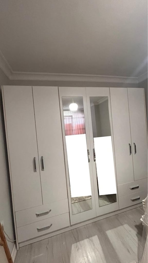 ACİL SATILIK 6 KAPAKLI GARDROP VE KOMİDİN KOMİDİN