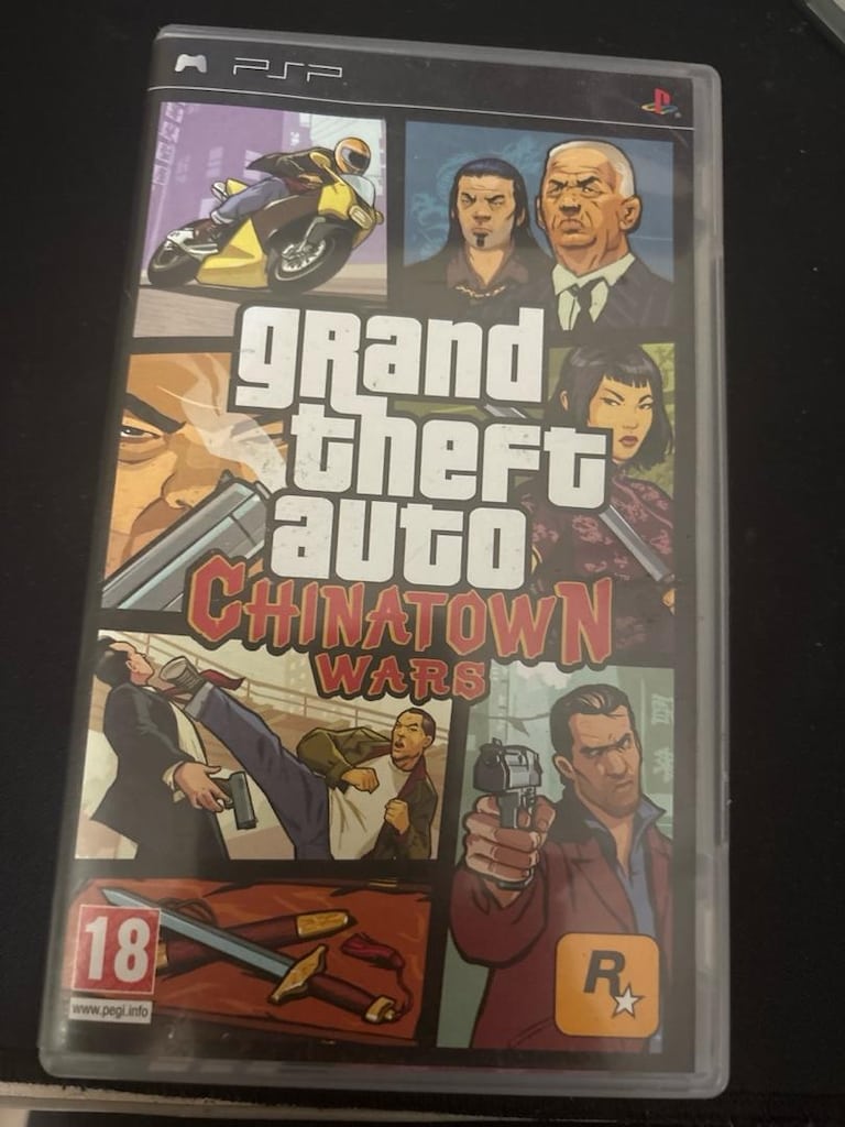 psp2004 ve 8 oyun içinde koleksiyonluk olan gta chinatownwars var - 5