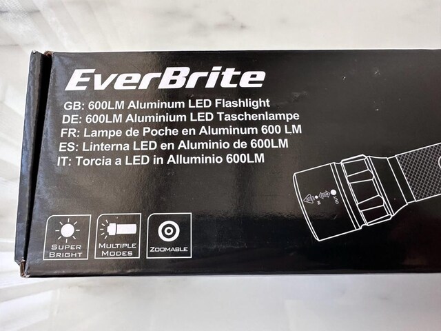 EverBrite LED Yakınlaştırılabilir, Torch Süper Hafif 600 Lümen, 4 Modl