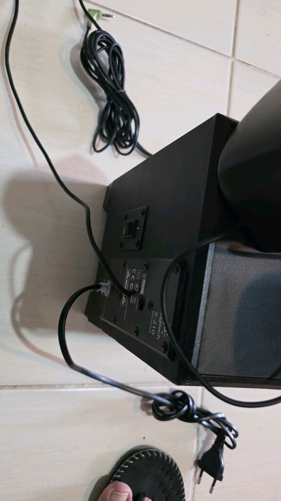 Logitech X-210, 2+1 ses sistemi - 2