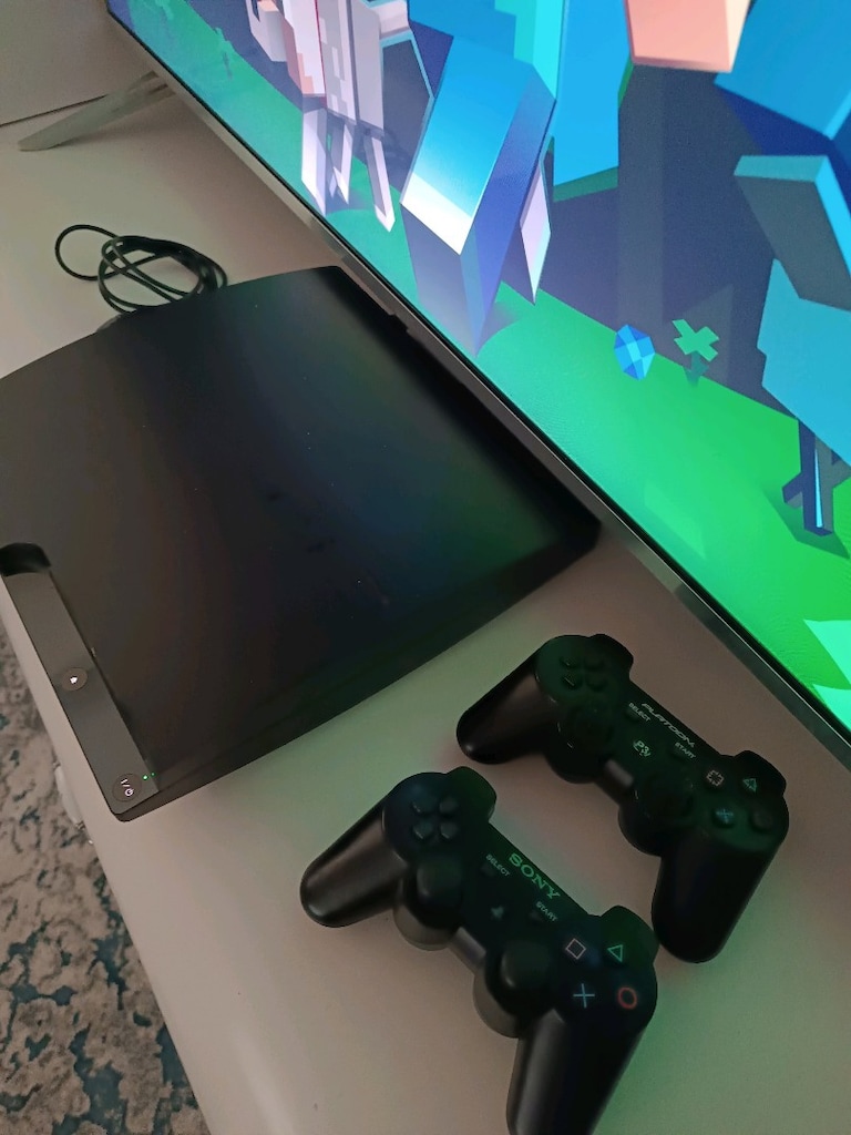 PlayStation 3 slim kasa 2500 adet oyunlu 2kollu tertemiz sorunsuz - 3