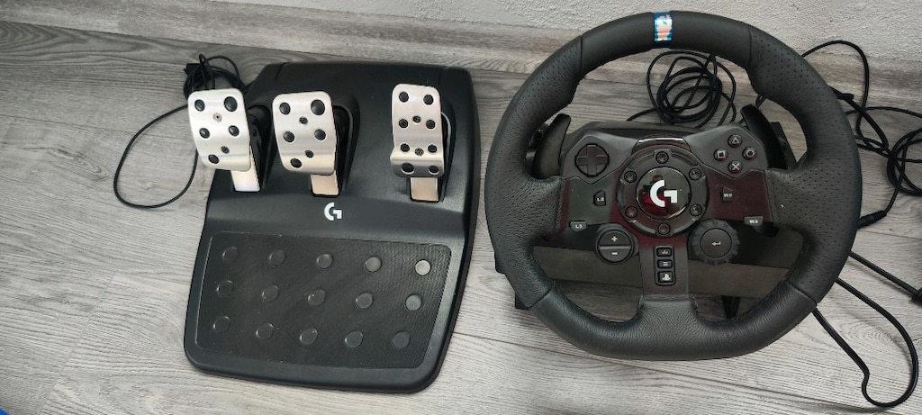 Logitech G923 + vites kolu (shifter)