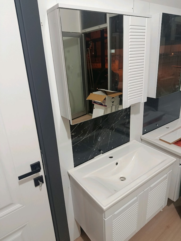 DUVARA ASMALI ULTRA BALON KAPAK BANYO DOLABI - 5