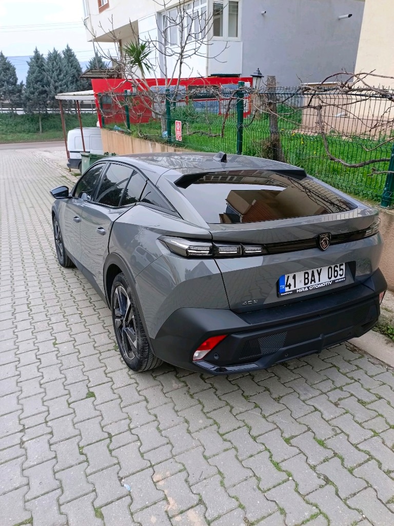 Peugeot 408