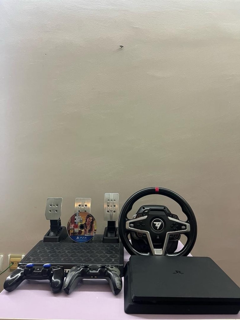 Playstation4 silim 1TB - ThrustMaster direksiyon